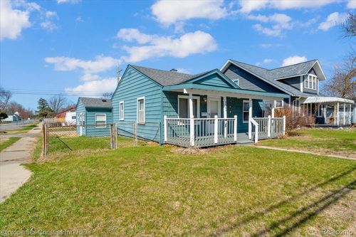 7952 Robert St, Taylor, MI, 48180-2357 | Card Image