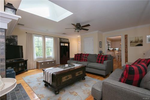 12 Mountain View Ln, Orangeburg, NY, 10962 | Card Image