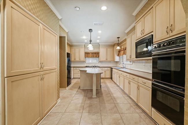 Plenty of storage in the​​‌​​​​‌​​‌‌​‌‌​​​‌‌​​‌‌​‌​​​​​‌ kitchen | Image 7