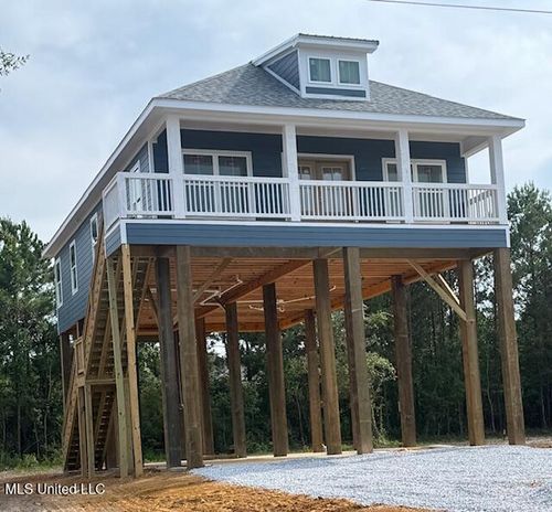 111 Blakemore St, Bay Saint Louis, MS, 39520-2105 | Card Image