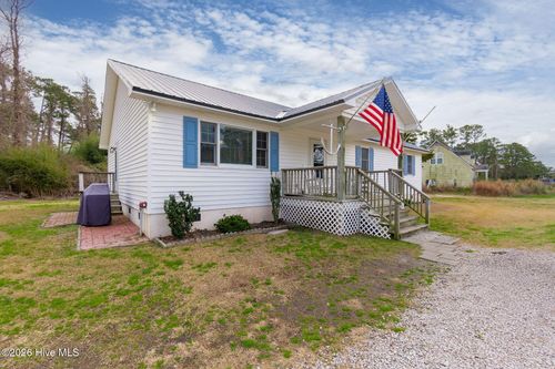 527 Marshallberg Rd, Smyrna, NC, 28579-9528 | Card Image