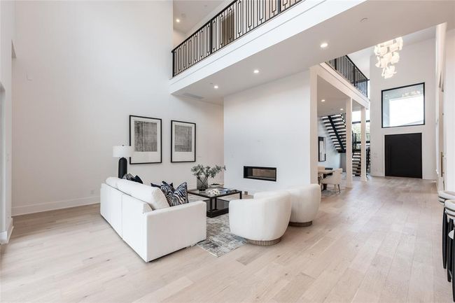 5008 Holt St, House other with 4 bedrooms, 6 bathrooms and 2 parking in Bellaire TX | Image 11