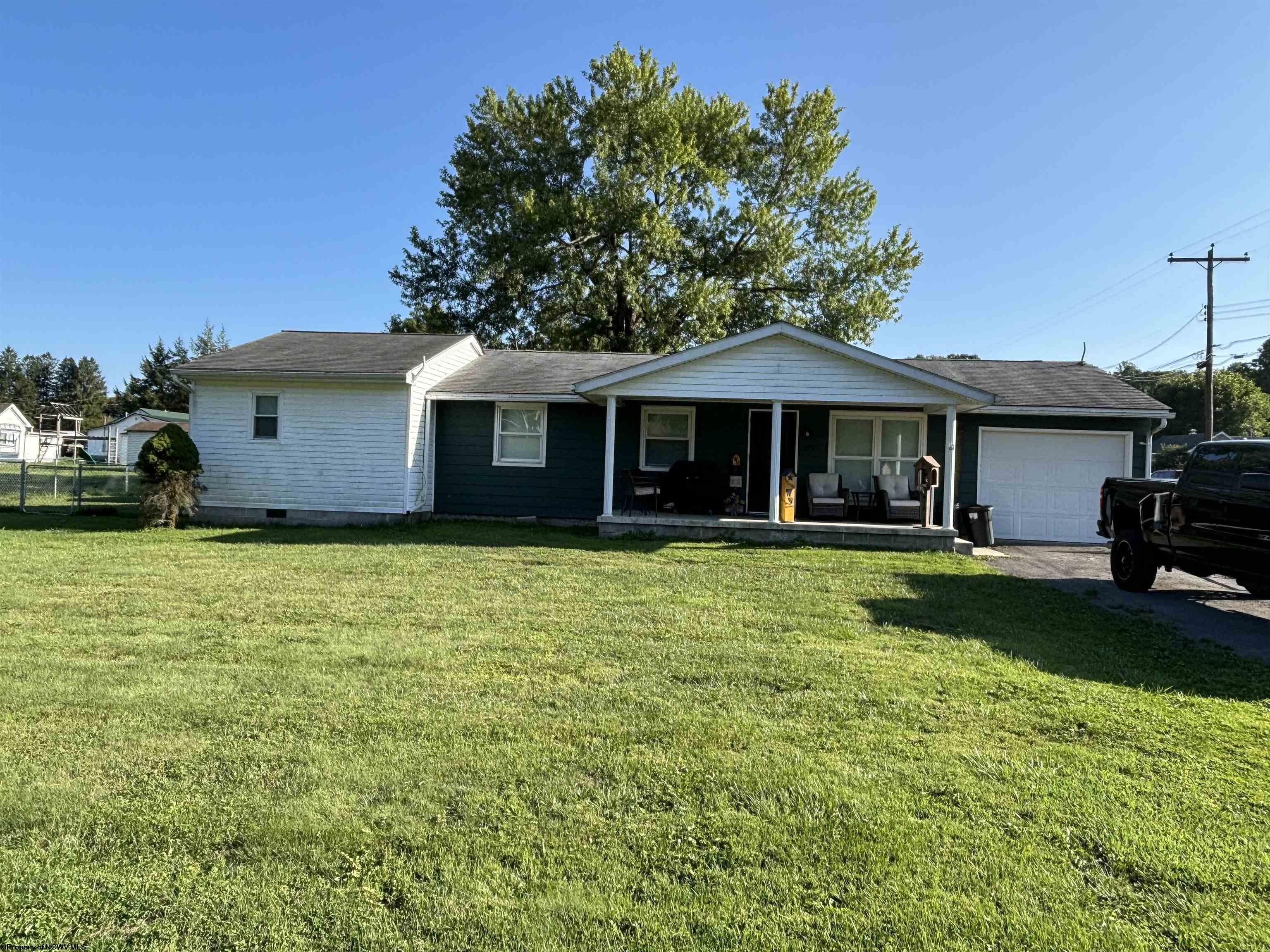Gall Ave, Belington, WV 26250
