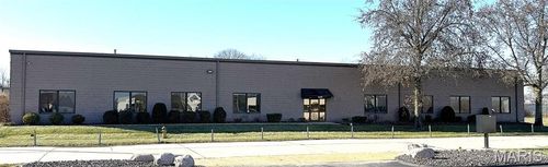 629 Cepi Dr, Chesterfield, MO, 63005-1221 | Card Image