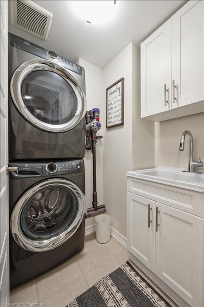 1222 Rose Way, Townhouse with 3 bedrooms, 3 bathrooms and 2 parking in Milton ON | Image 11