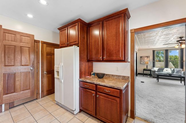 Main level Large kitchen | Image 10