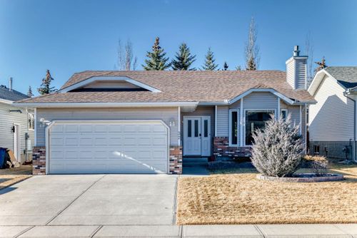 32 W Mackay Cres, Cochrane, AB, T4C1J9 | Card Image