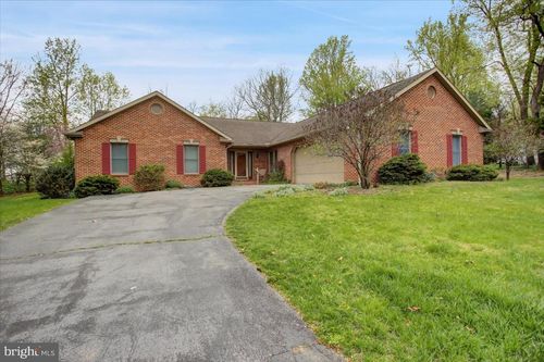 10961 Longwood Dr, WAYNESBORO, PA, 17268-8827 | Card Image