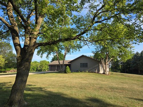 17019 Hebron Rd, Harvard, IL, 60033-9388 | Card Image