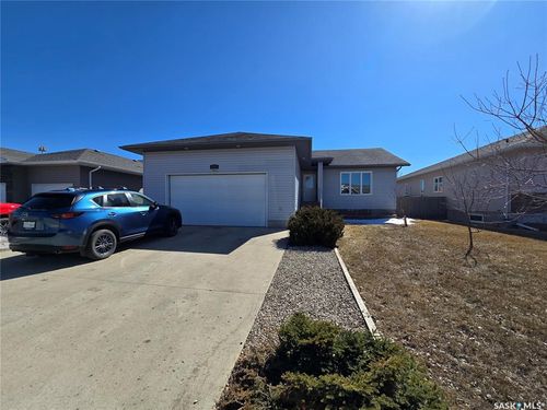 752 Mctaggart Drive, Weyburn, SK, S4H3M6 | Card Image