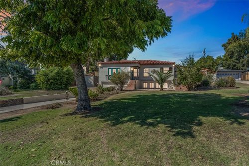 2928 Elmwood Ave, Bakersfield, CA, 93305-1406 | Card Image