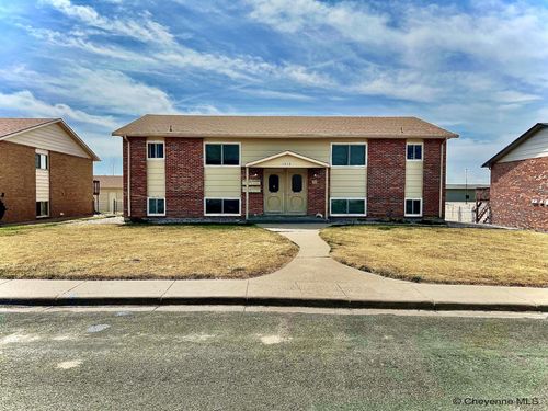 1515 Oxford Dr, Cheyenne, WY, 82001 | Card Image