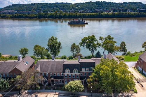 2207 Riverside Dr, Cincinnati, OH, 45202-1810 | Card Image