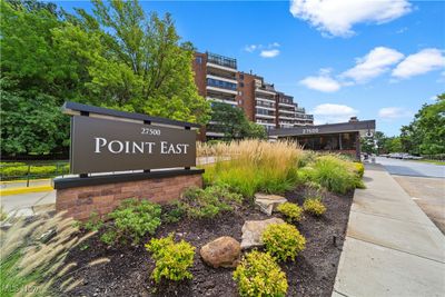 402 - 27500 Cedar Road, Condo with 2 bedrooms, 2 bathrooms and null parking in Beachwood OH | Image 1