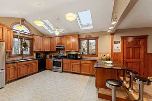 197 Avenue C, Woonsocket, RI, 02895-6208 | Card Image