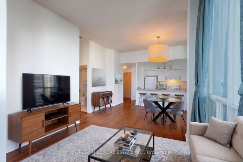 2405-24 Wellesley Street W, Toronto, ON, M4Y2X6 | Card Image