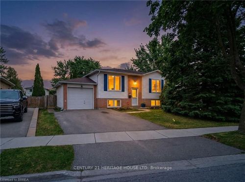 27 Jasper St, Brantford, ON, N3P1M9 | Card Image