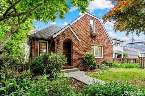 6026 35th Ave Ne, Seattle, WA, 98115-7313 | Card Image