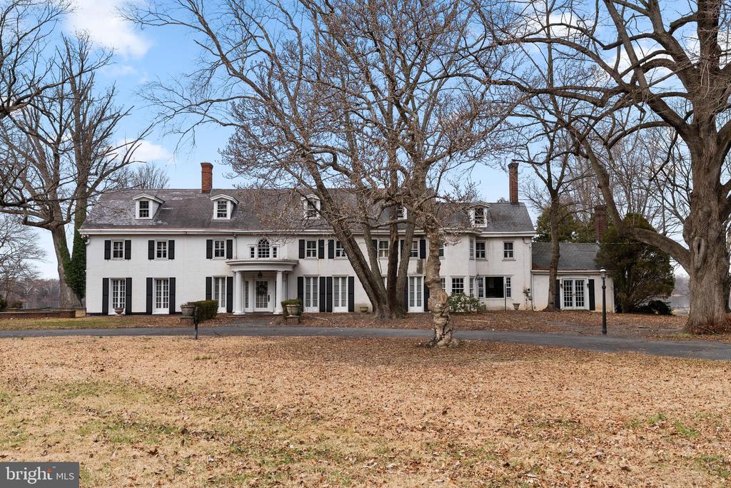 Residential in EDGEWATER PARK