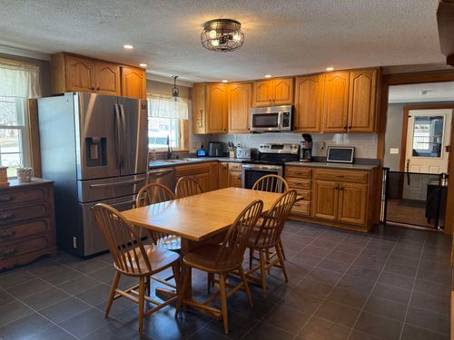 387 Meadow Brook Road, Brattleboro, VT, 05301 | Card Image