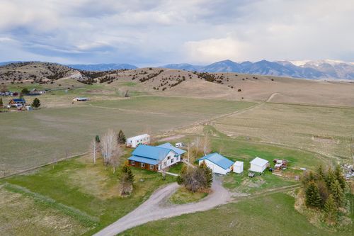 9150 Dry Creek Rd, Belgrade, MT, 59714-8193 | Card Image