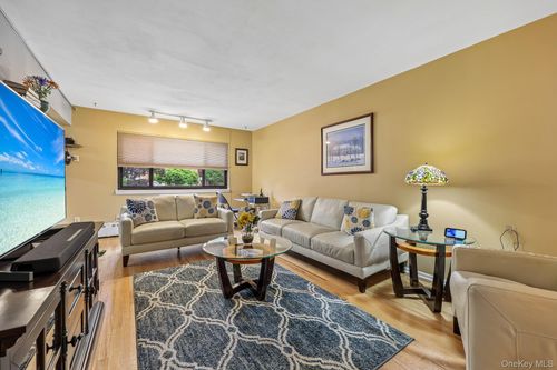 3-3 W Lawrence Park Dr, Piermont, NY, 10968-3114 | Card Image