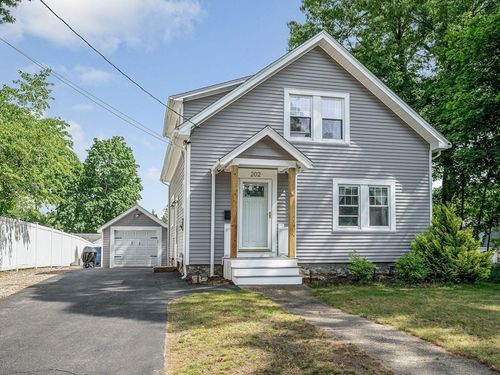 202 Salem St, Wakefield, MA, 01880-1942 | Card Image