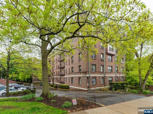 100 E Palisade Avenue, Englewood, NJ, 07631 | Card Image