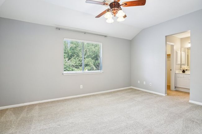 Ideal spaces for guest rooms, creative studios, or home offices. | Image 28
