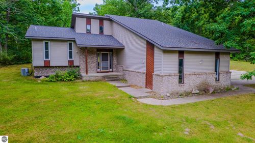 1825 W Sunset Dr, Roscommon, MI, 48653-9316 | Card Image