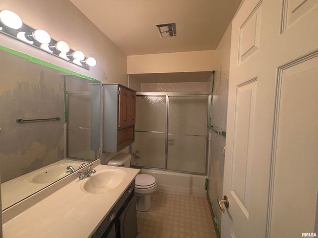 APT-28 - 920 17 Th St, Condo with 3 bedrooms, 2 bathrooms and null parking in Moline IL | Image 11