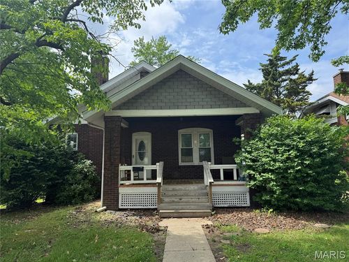 1009 E B St, Belleville, IL, 62220-4147 | Card Image