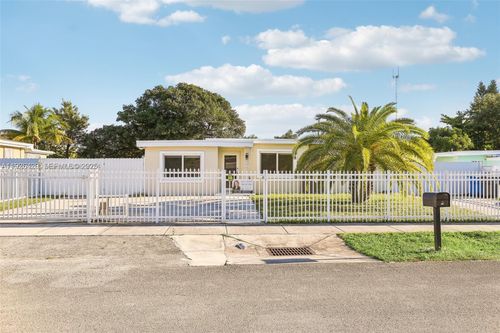 3-23 Miami Gardens Rd, West Park, FL, 33023-5235 | Card Image