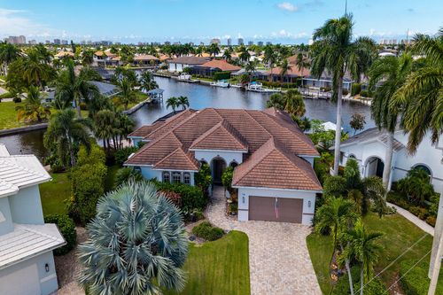 136 Shorecrest Ct, MARCO ISLAND, FL, 34145-4120 | Card Image