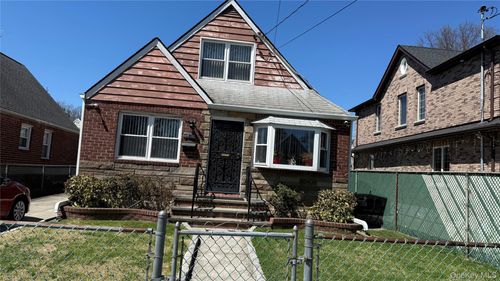 8628 Musket St, Queens Village, NY, 11427-2718 | Card Image