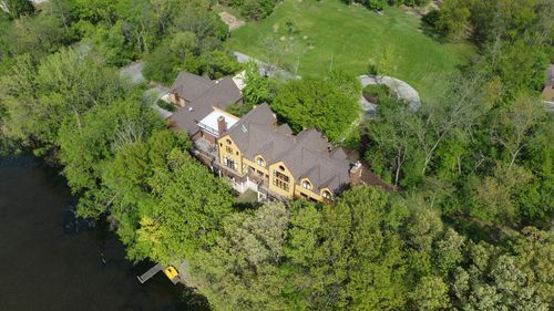 8425 S Hickory Ct, Burr Ridge, IL, 60527-0828 | Card Image