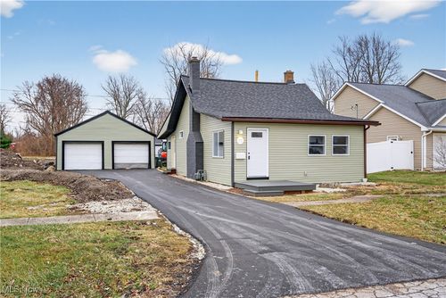 605 W Shore Blvd, Sheffield Lake, OH, 44054-1346 | Card Image