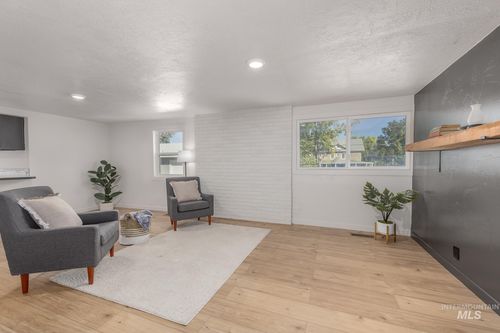 824 E Main St, Weiser, ID, 83672-2338 | Card Image