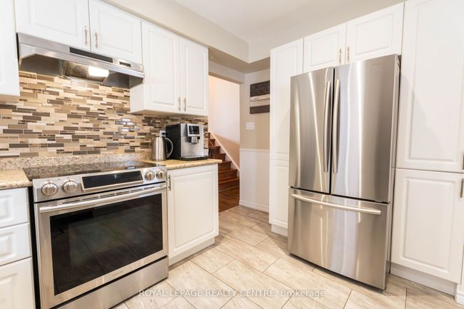 110 Simmons Blvd, House attached with 6 bedrooms, 3 bathrooms and 4 parking in Brampton ON | Image 11