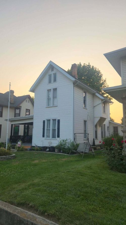 414 E Temple St, Washington Court House, OH, 43160-1440 | Card Image