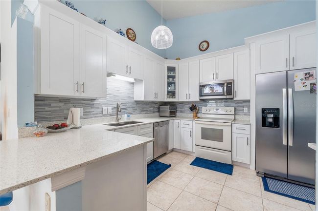 98 Lakepointe Cir, Townhouse with 3 bedrooms, 2 bathrooms and null parking in KISSIMMEE FL | Image 7