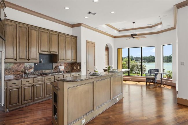 The kitchen has an open vista onto the breakfast and living areas, making it easier for the host to mingle while entertaining. | Image 23