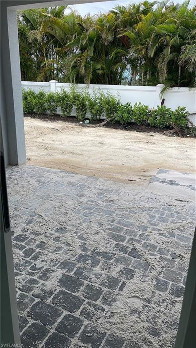 Covered patio with pavers | Image 19