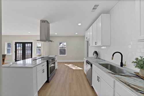 2803 Wilkinson Ave, Fort Worth, TX, 76103-2839 | Card Image