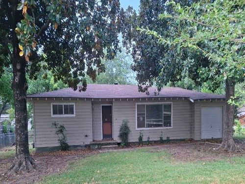1100 Poe St, Azle, TX, 76020-3336 | Card Image