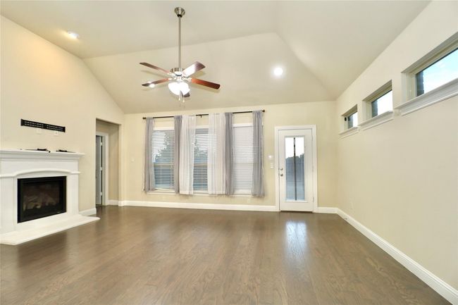 5705 Petunia Ln, House other with 4 bedrooms, 4 bathrooms and null parking in Rowlett TX | Image 9