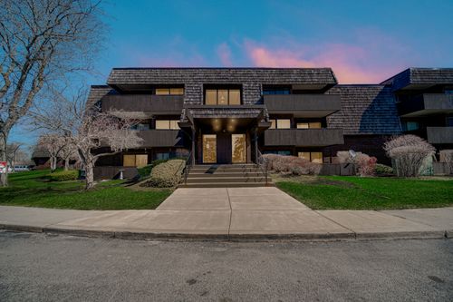 202-511 Timber Ridge Dr, Carol Stream, IL, 60188-2842 | Card Image