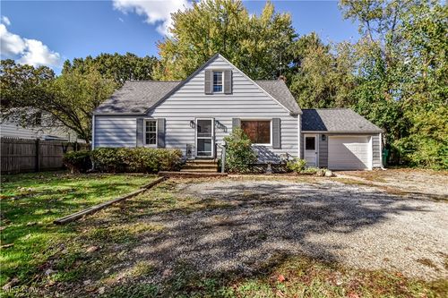 8066 Broadmoor Rd, Mentor, OH, 44060-7502 | Card Image