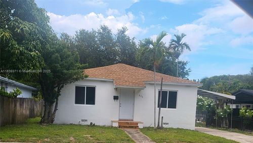 511 Ne 131st St, North Miami, FL, 33161-7715 | Card Image