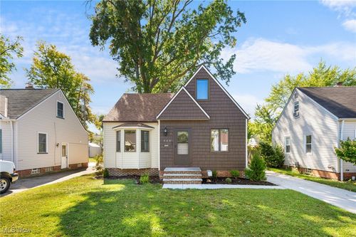 460 E 329th St, Willowick, OH, 44095-3306 | Card Image